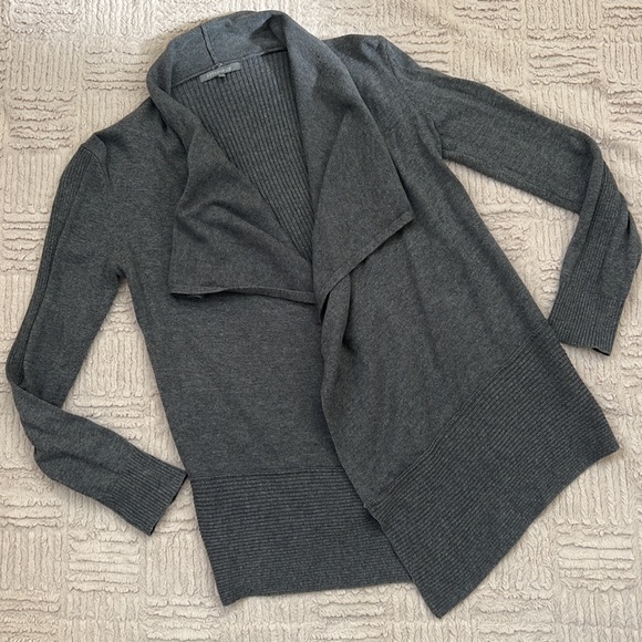 Retro-ology grey open cardigan sweater asymmetrical Size Small EUC - Picture 14 of 16